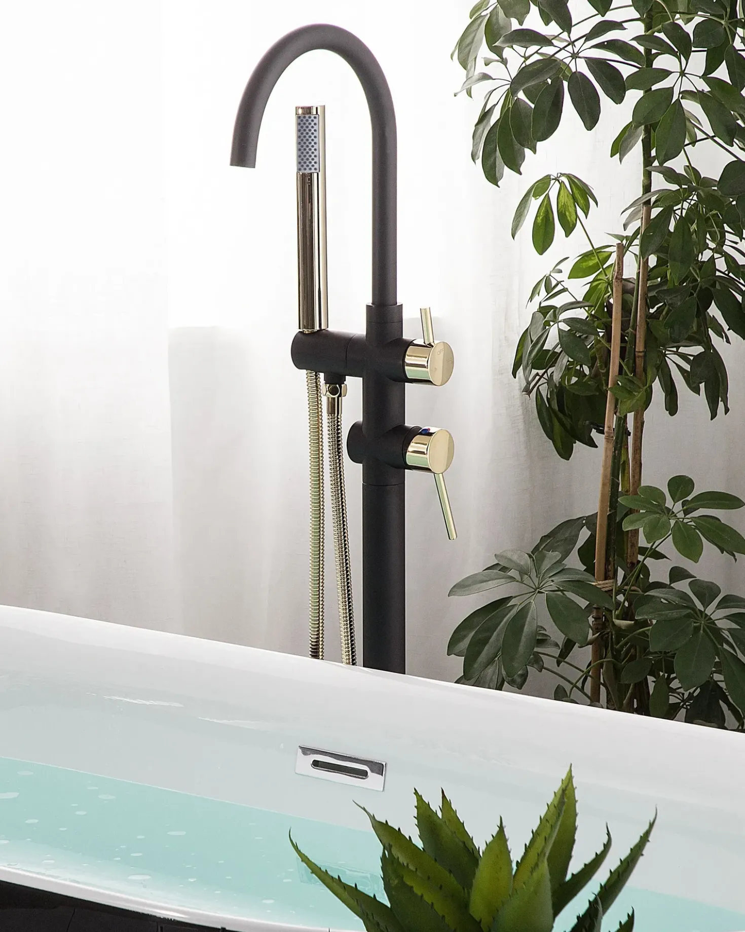Rubinetteria per vasca da bagno freestanding TUGELA Nero/Oro