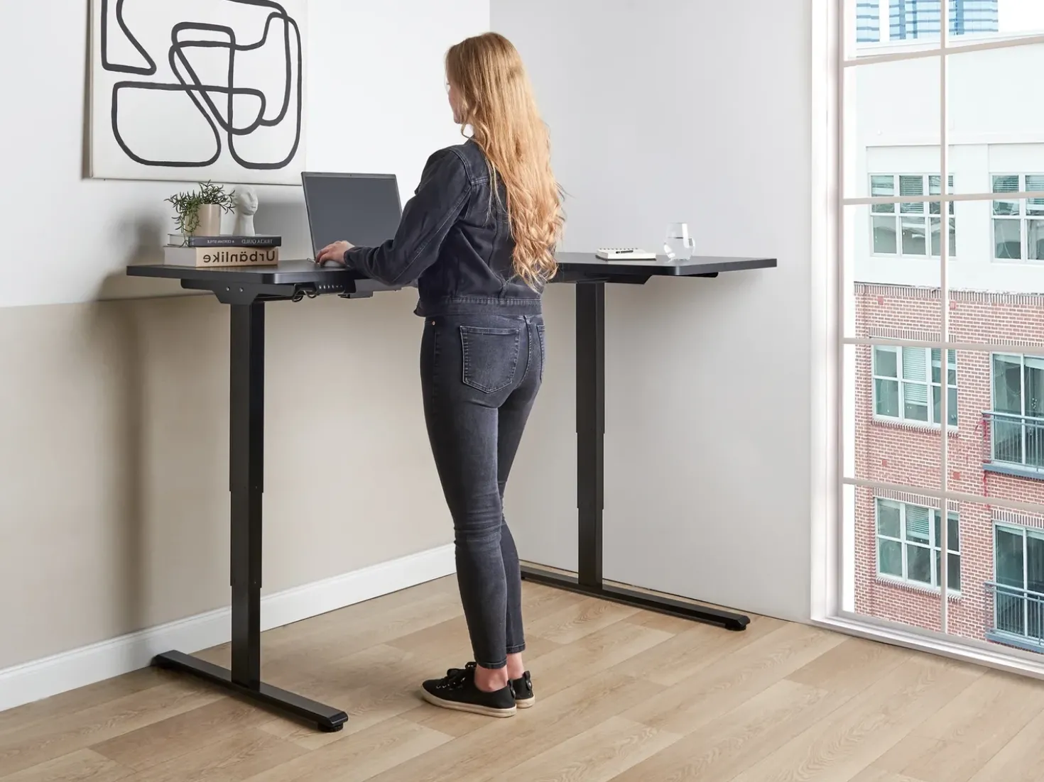 Scrivania angolare regolabile elettricamente DESTINES Nero 160 cm 109 cm Lato destro