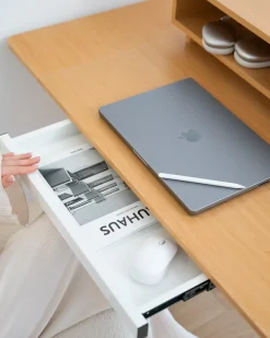Scrivania elettrica regolabile in altezza LUCAMA Marrone chiaro/Bianco 120 cm 60 cm con porta USB