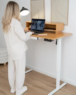 Scrivania elettrica regolabile in altezza LUCAMA Marrone chiaro/Bianco 120 cm 60 cm con porta USB