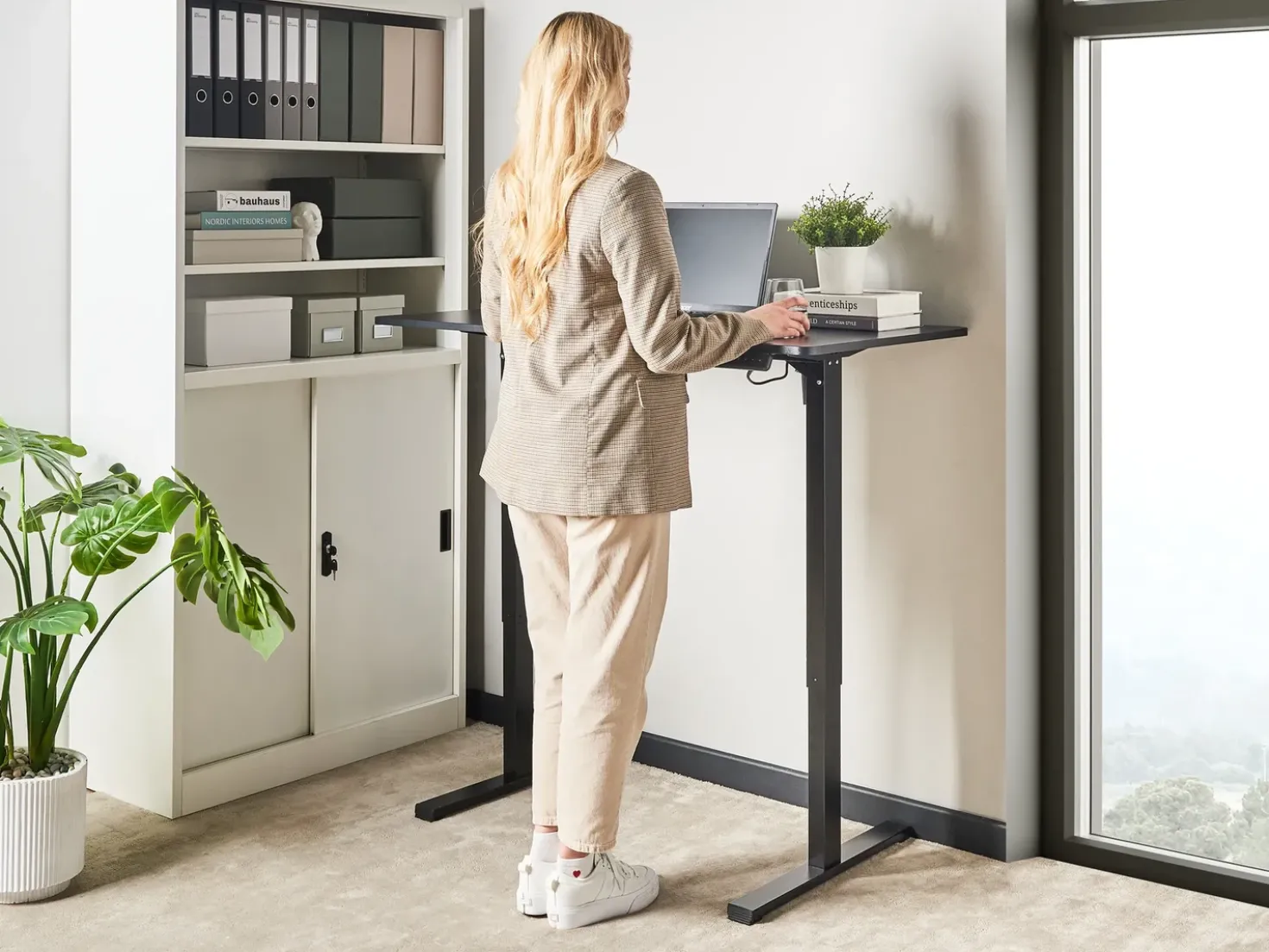 Scrivania elettrica regolabile in altezza TAVARES Nero 120 cm 60 cm