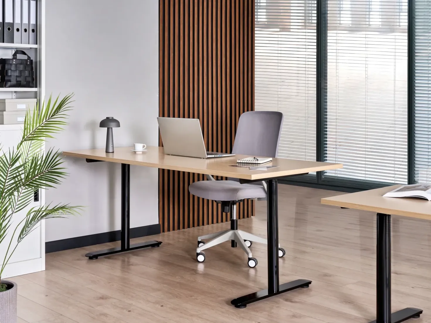 Scrivania elettrica regolabile in altezza DESTINAS Nero/Marrone chiaro 180 cm 72 cm