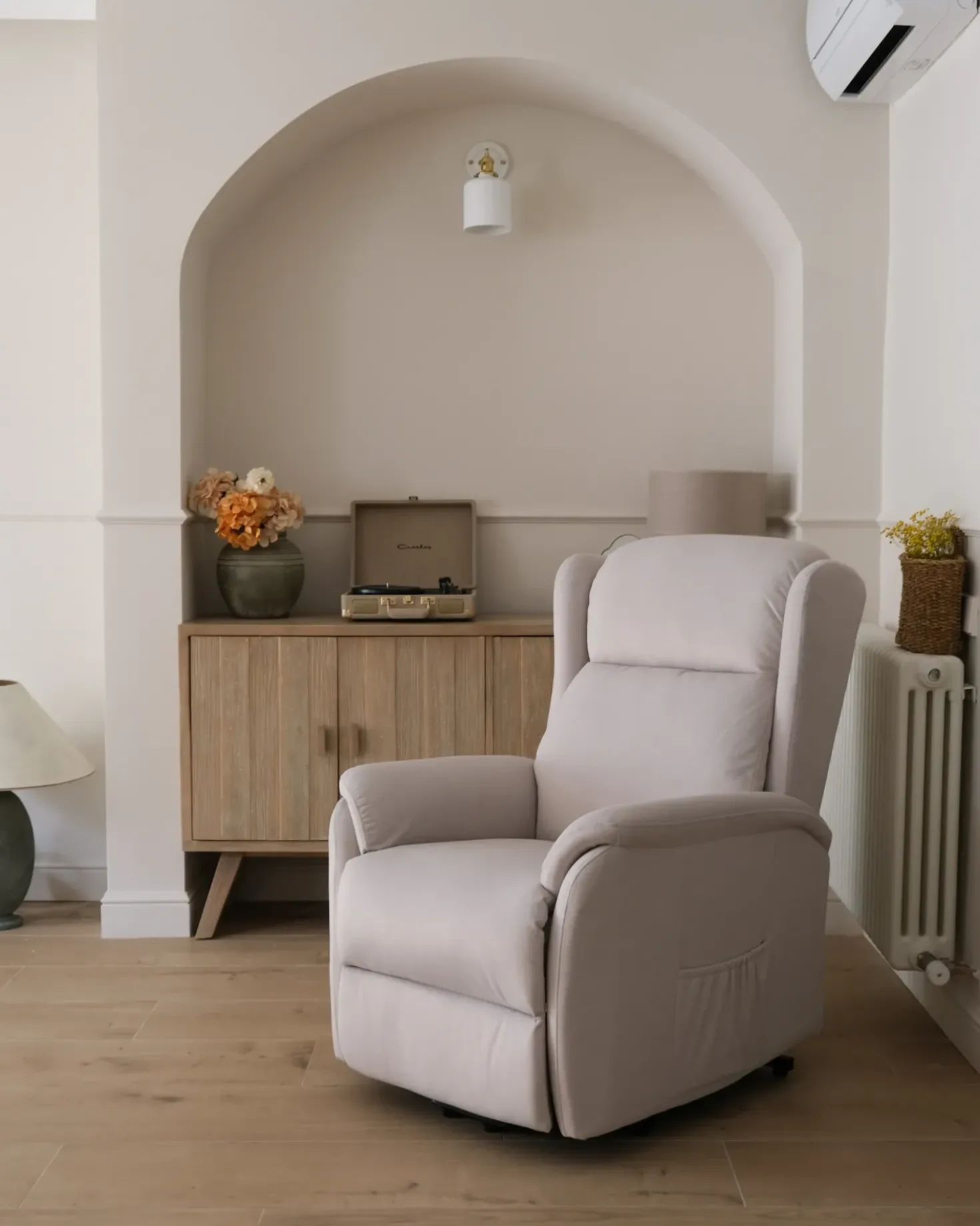 Sedia reclinabile elettrica ELEGY Poggiapiedi a scomparsa Velluto Beige chiaro