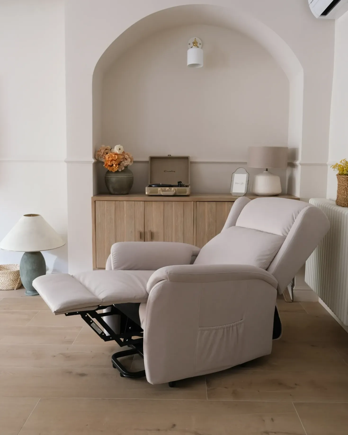 Sedia reclinabile elettrica ELEGY Poggiapiedi a scomparsa Velluto Beige chiaro