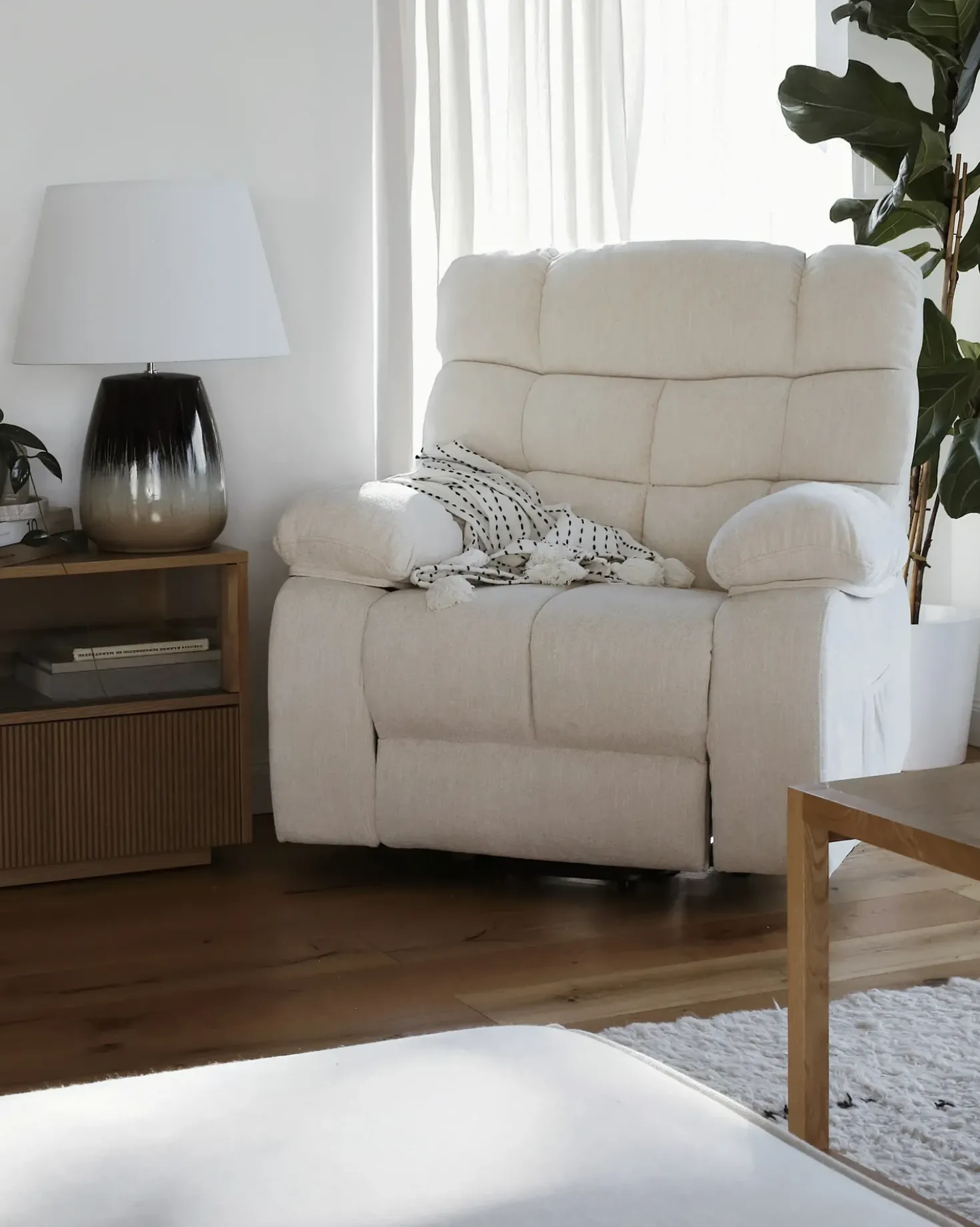 Sedia reclinabile elettrica ARES Poggiapiedi a scomparsa Tessuto Beige chiaro