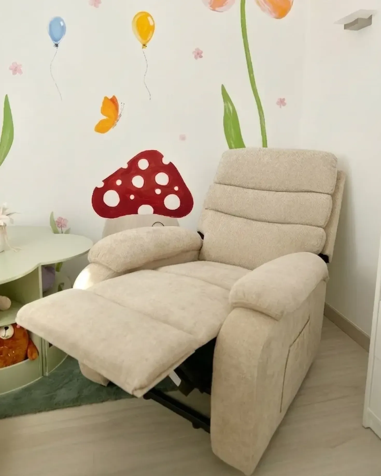 Sedia reclinabile elettrica RISE Poggiapiedi a scomparsa Tessuto Beige