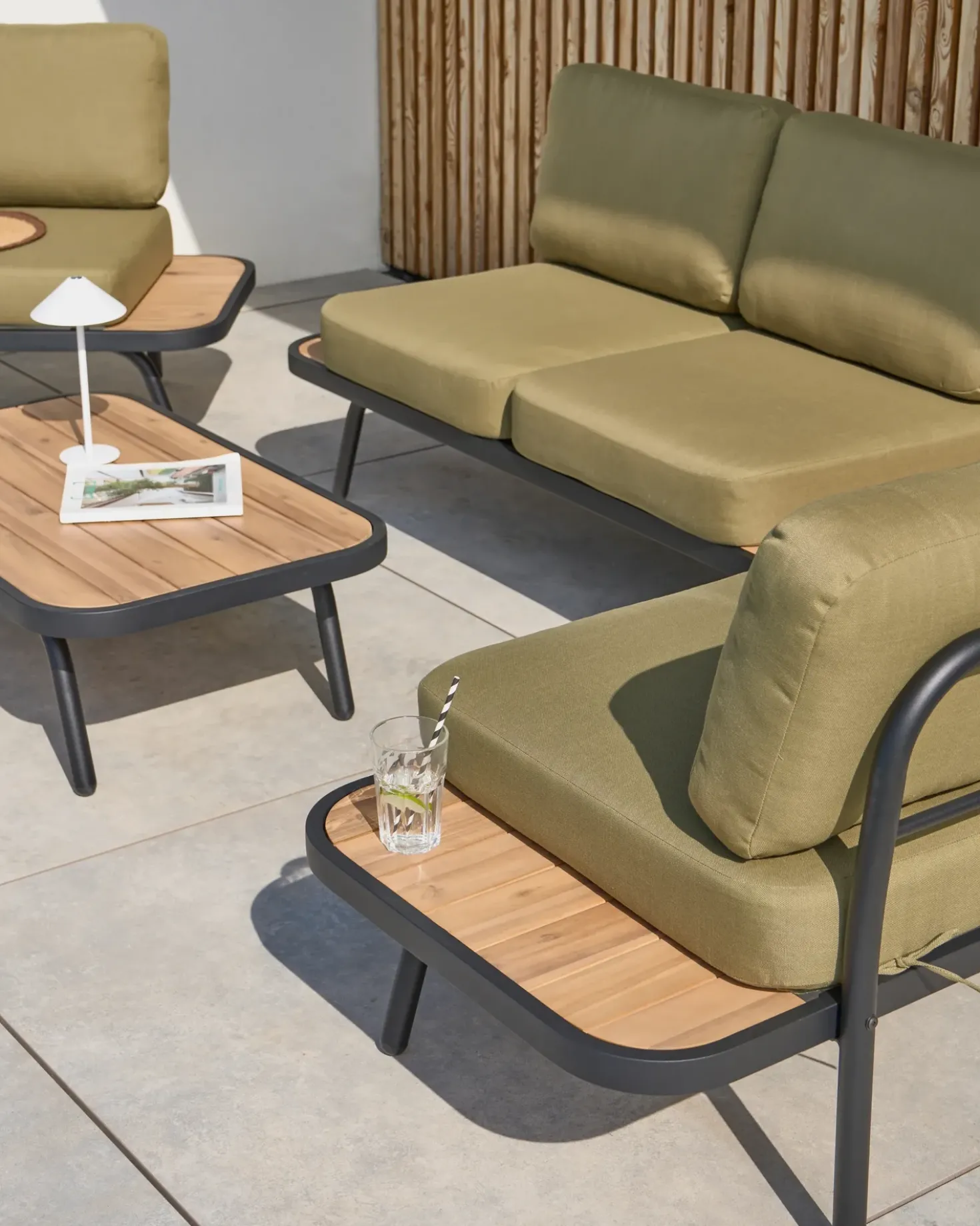 Set da giardino con tavolo 4 posti MINOZZO Legno di acacia certificato Verde oliva