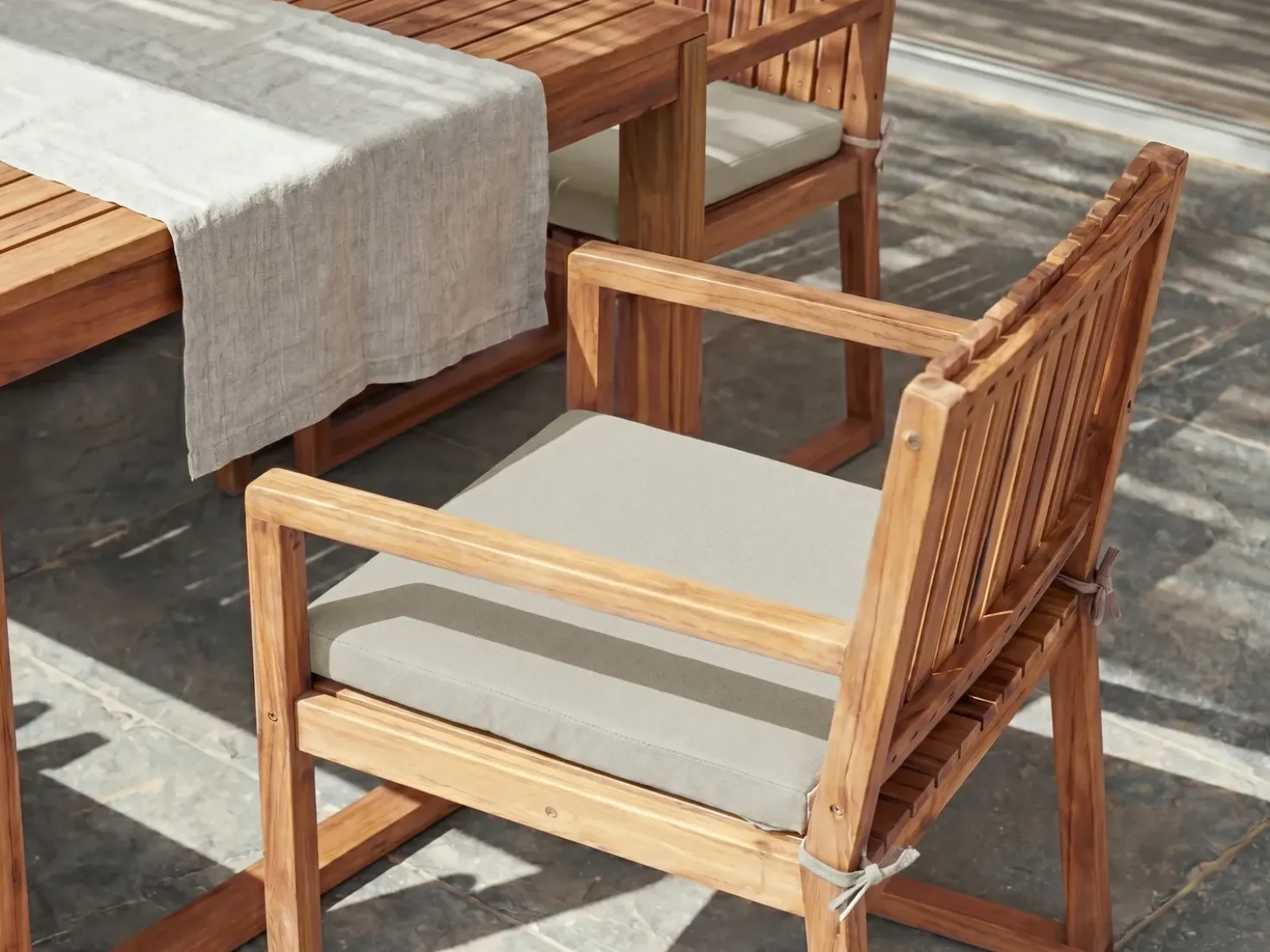 Set da pranzo da giardino 8 posti SASSARI PREMIUM con cuscini Legno di acacia certificato Tortora