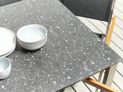 Set da pranzo da giardino 4 posti COSOLETO/GROSSETO Vetro temperato Effetto granito Nero