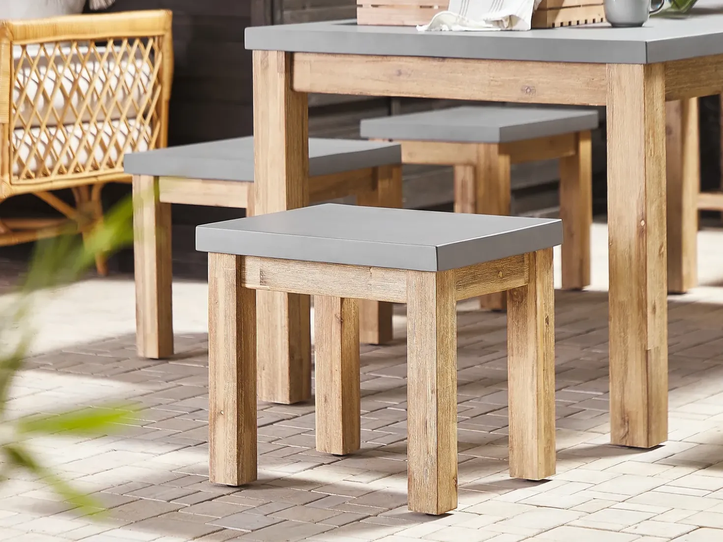 Set da pranzo da giardino con panche e sgabelli 8 posti OSTUNI Cemento Grigio