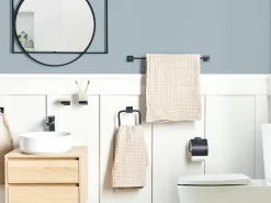 Set di 6 accessori da bagno UVITA con barre e ganci per asciugamani Nero