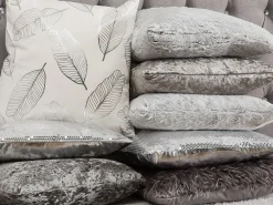 Set di 2 cuscini CLEMATIS Finta pelliccia 45 x 45 cm Grigio chiaro Tinta unita