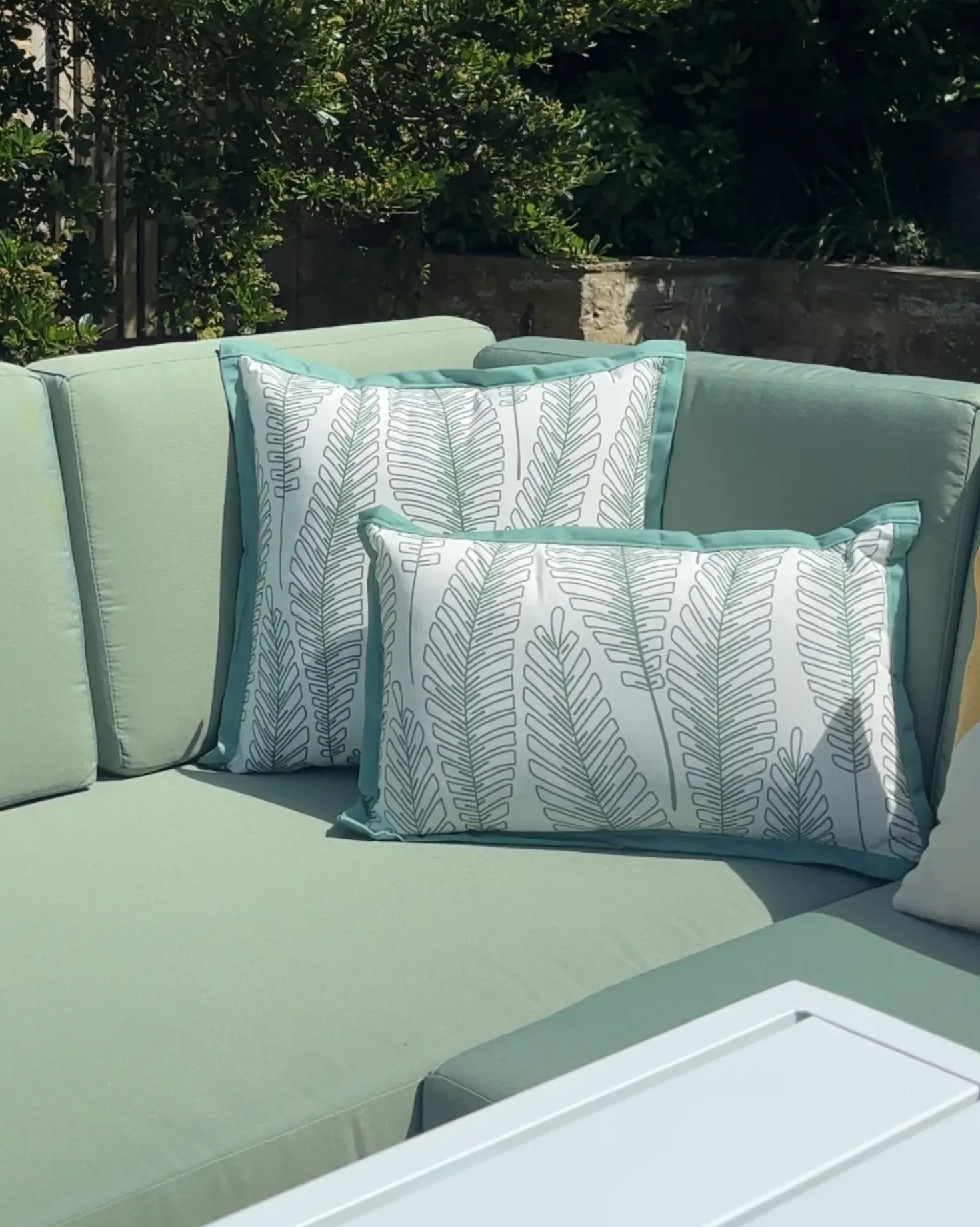 Set di 2 cuscini da esterno MEADOW Trama di piante 30 x 50 cm Verde