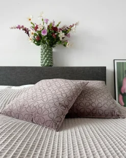 Set di 2 cuscini LARKSPUR Velluto 45 x 45 cm Rosa Trama geometrica