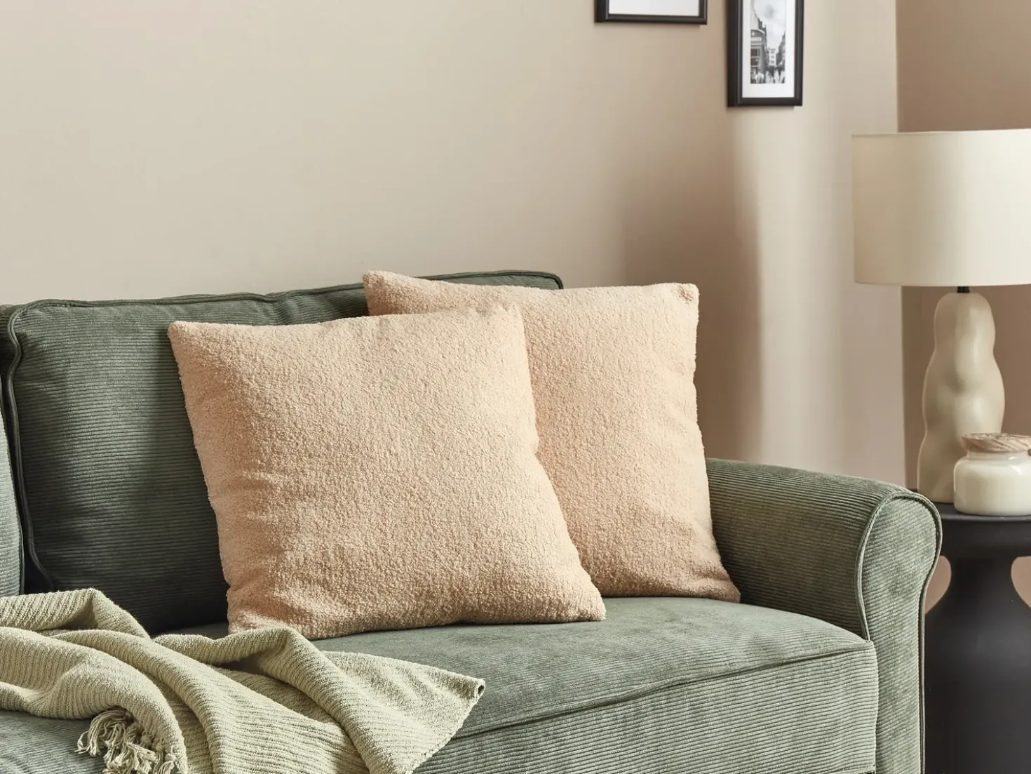 Set di 2 cuscini LEUZEA Bouclé 45 x 45 cm Beige sabbia Tinta unita