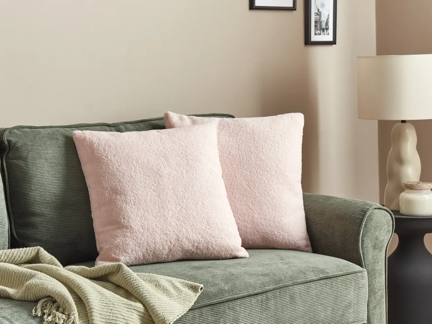 Set di 2 cuscini LEUZEA Bouclé 45 x 45 cm Rosa pastello Tinta unita