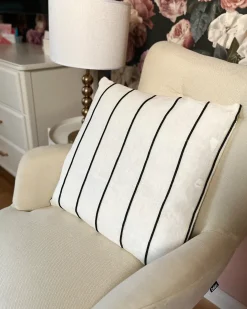 Set di 2 cuscini MILAS Lino 50 x 50 cm Nero/Bianco A strisce