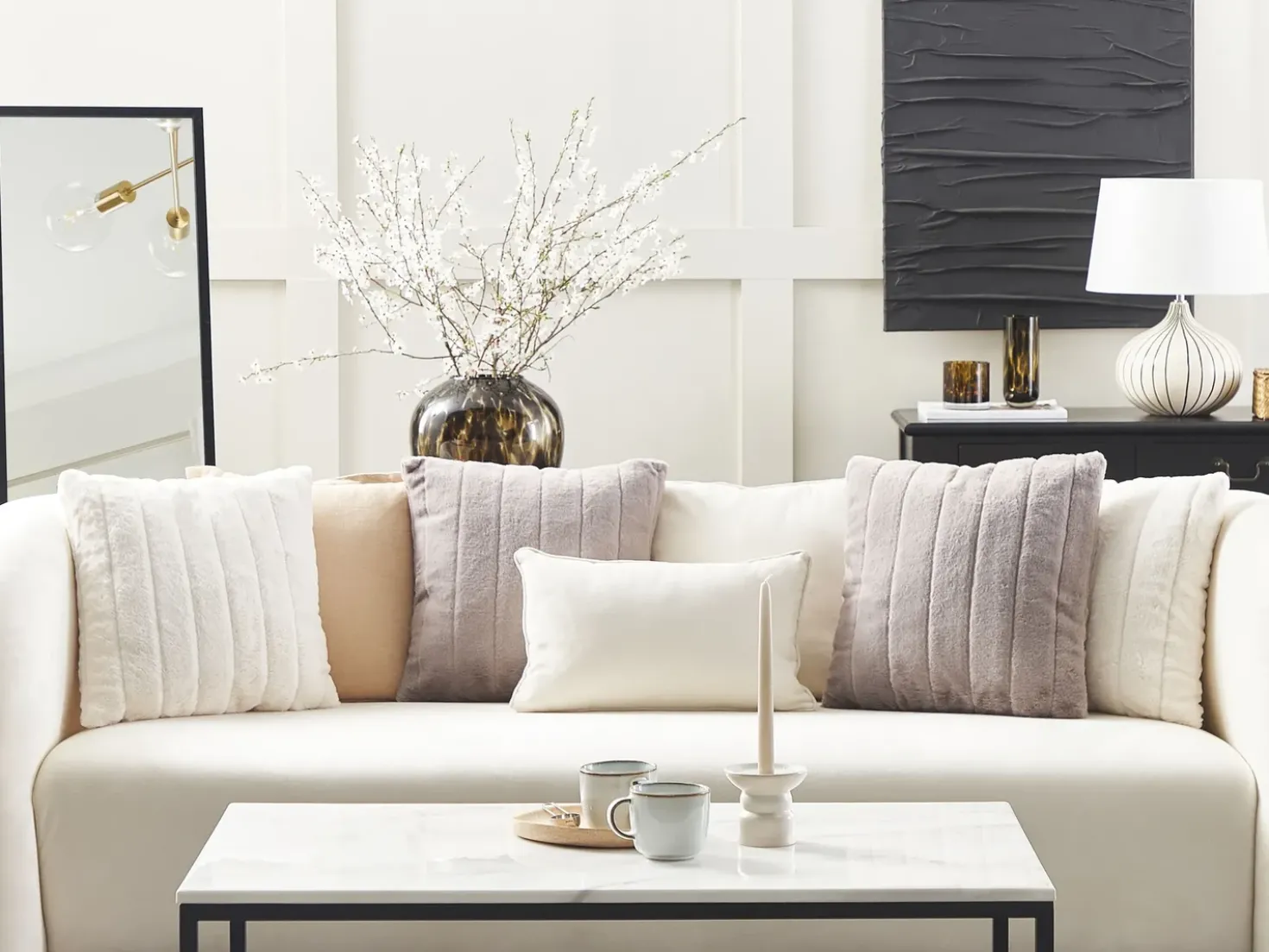 Set di 2 cuscini PUMILA Finta pelliccia 45 x 45 cm Grigio chiaro A strisce