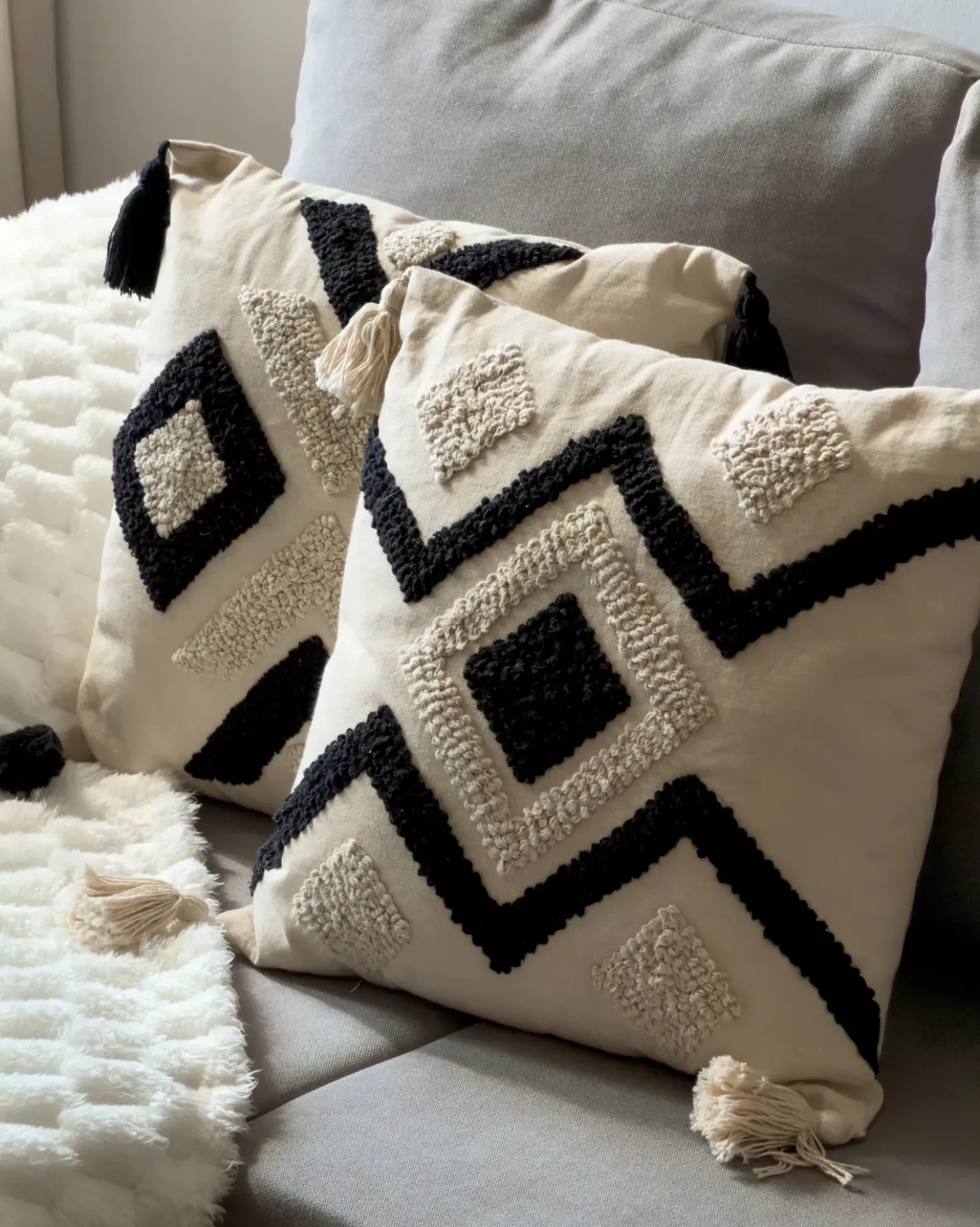 Set di 2 cuscini SARACA Cotone 45 x 45 cm Nero/Beige Trama geometrica