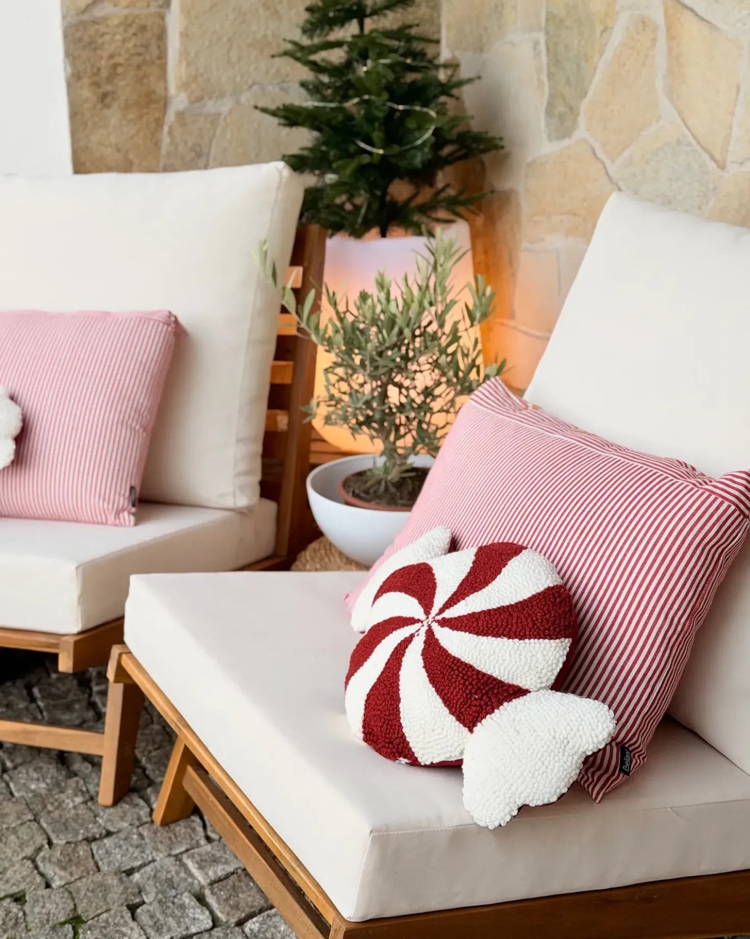 Set di 2 cuscini SPIRAL CANDY Bouclé 35 x 58 cm Bianco Modello natalizio