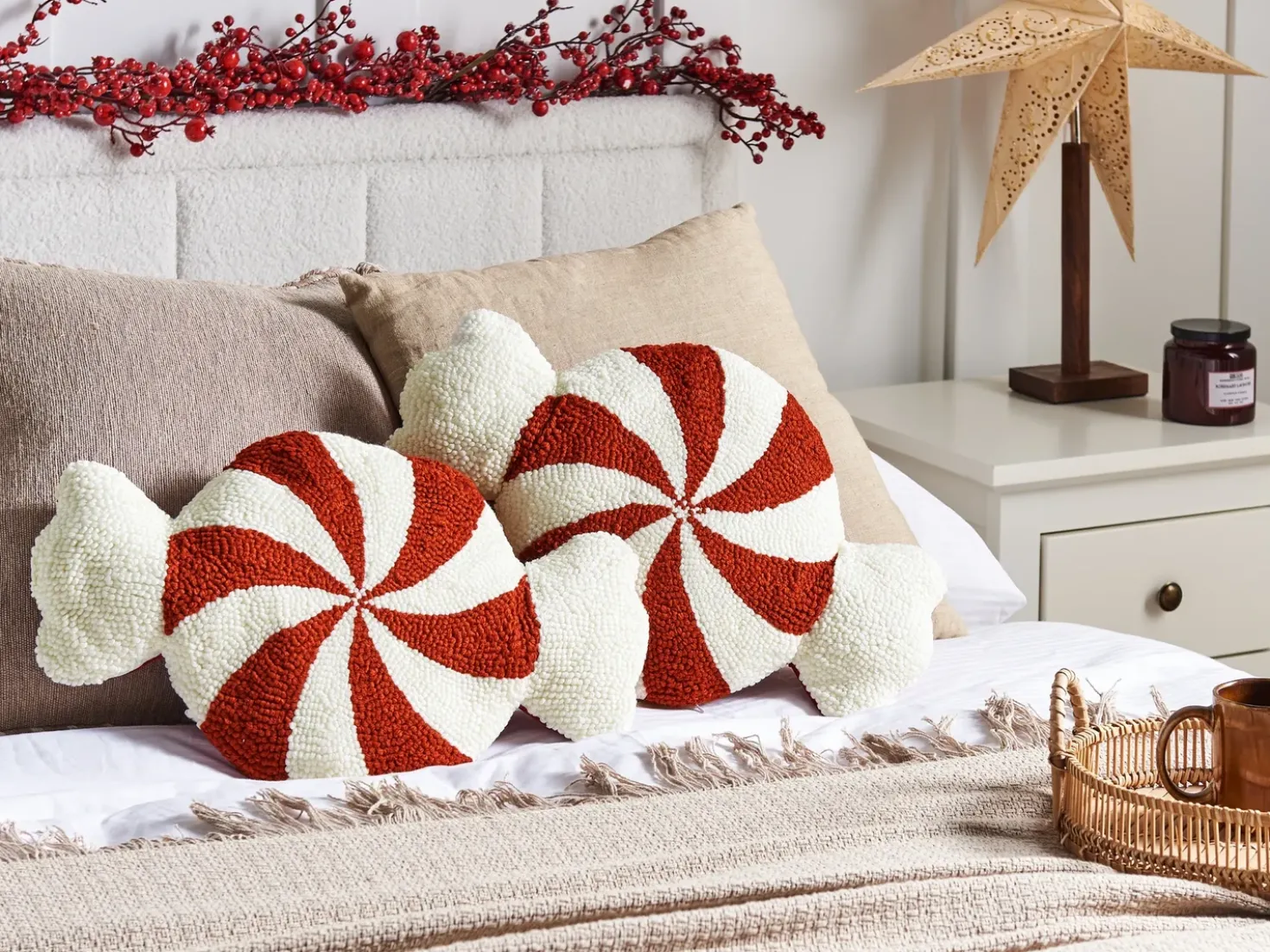 Set di 2 cuscini SPIRAL CANDY Bouclé 35 x 58 cm Bianco Modello natalizio