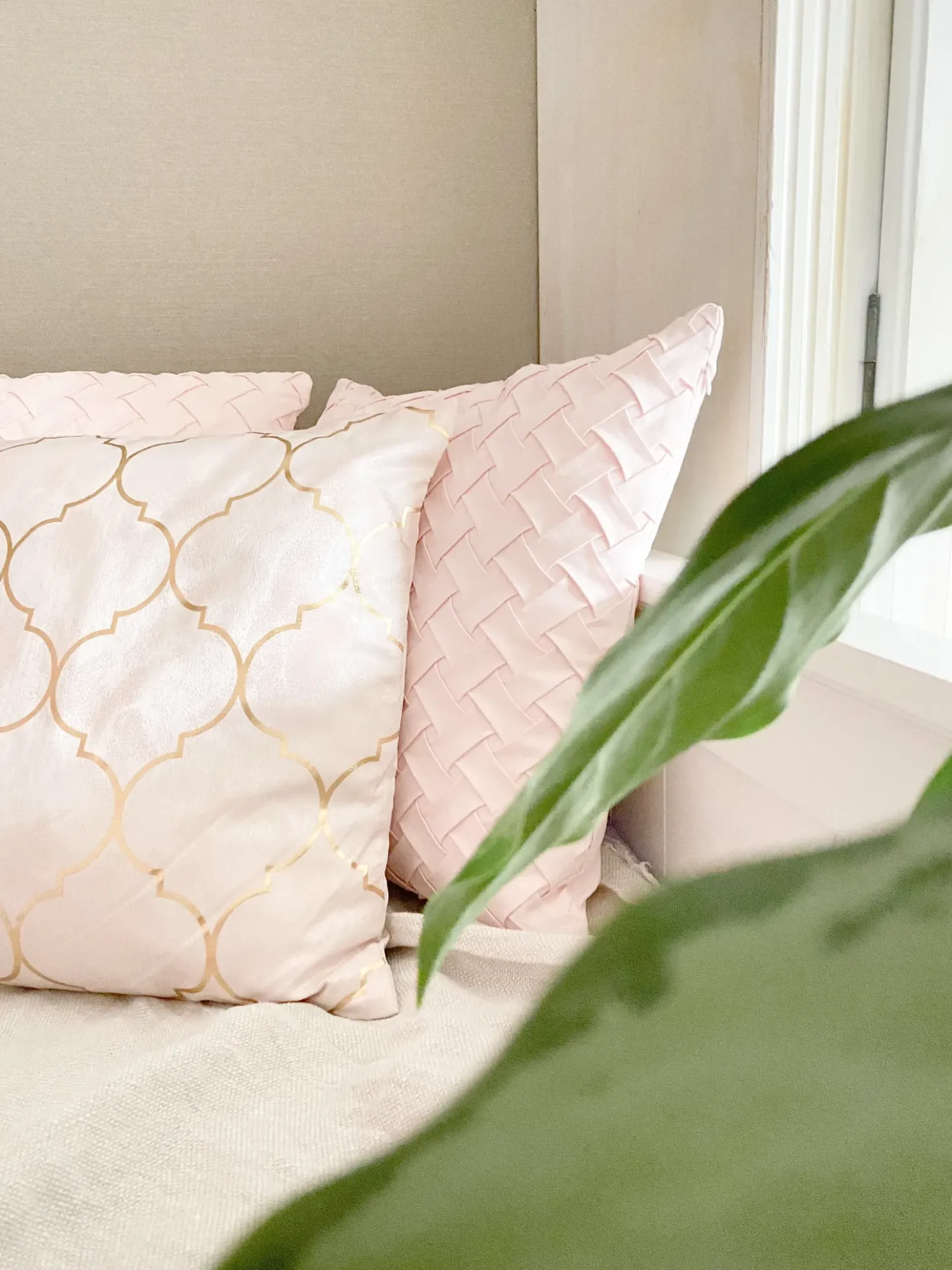 Set di 2 cuscini TITHONIA 45 x 45 cm Rosa Trama Chevron