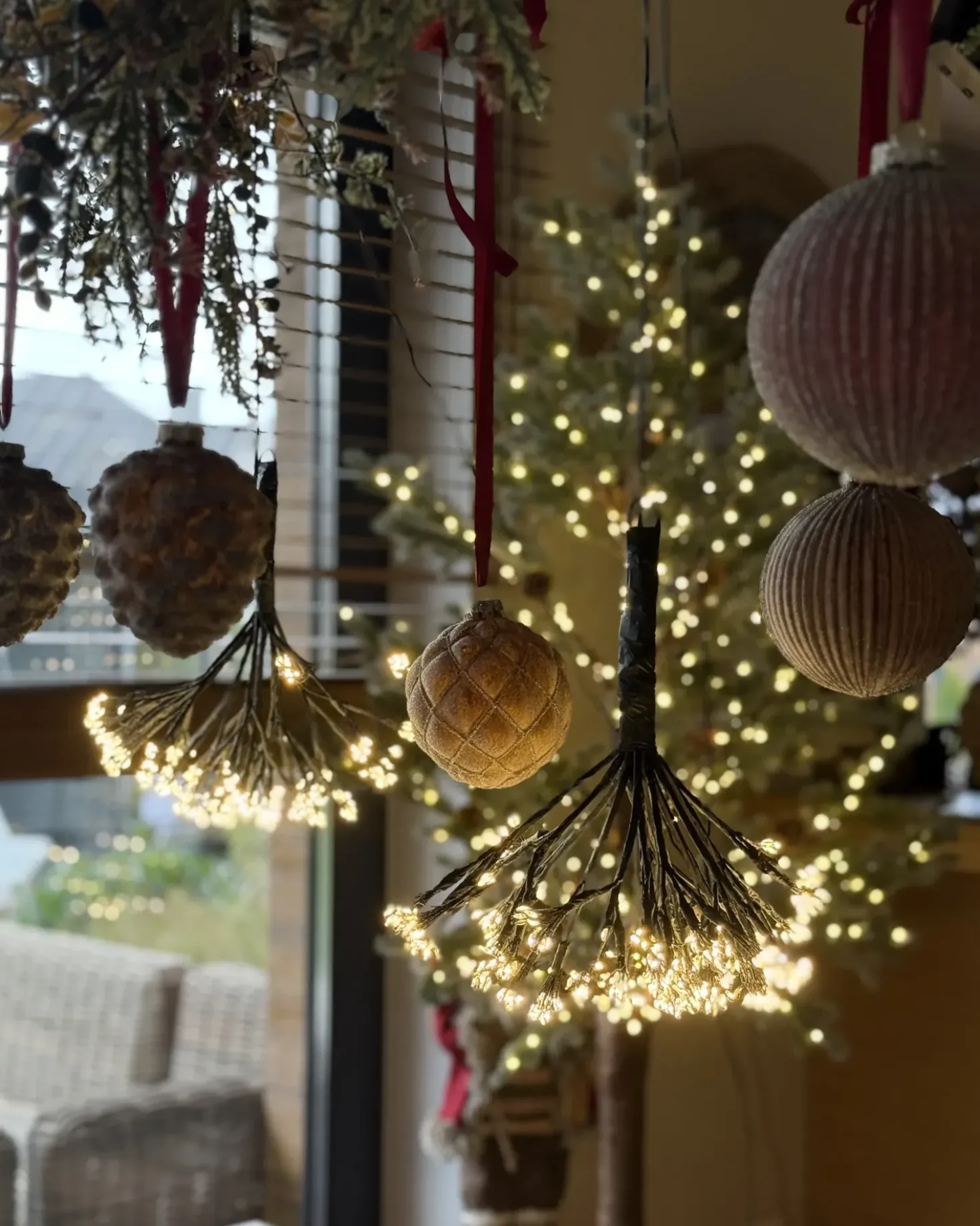 Set di 2 decorazioni da appendere LED RACKSTA Vischio 30/25 cm Nero