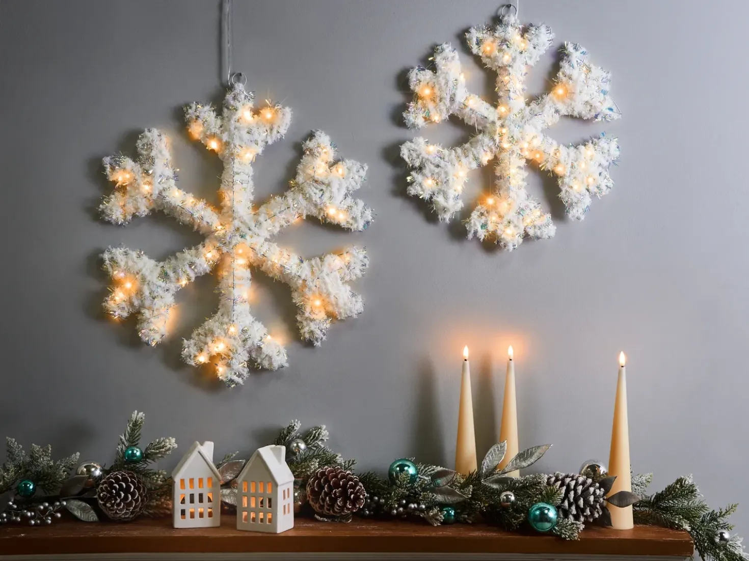 Set di 2 decorazioni natalizie LED GURRE Fiocco di neve 40/50 cm Bianco