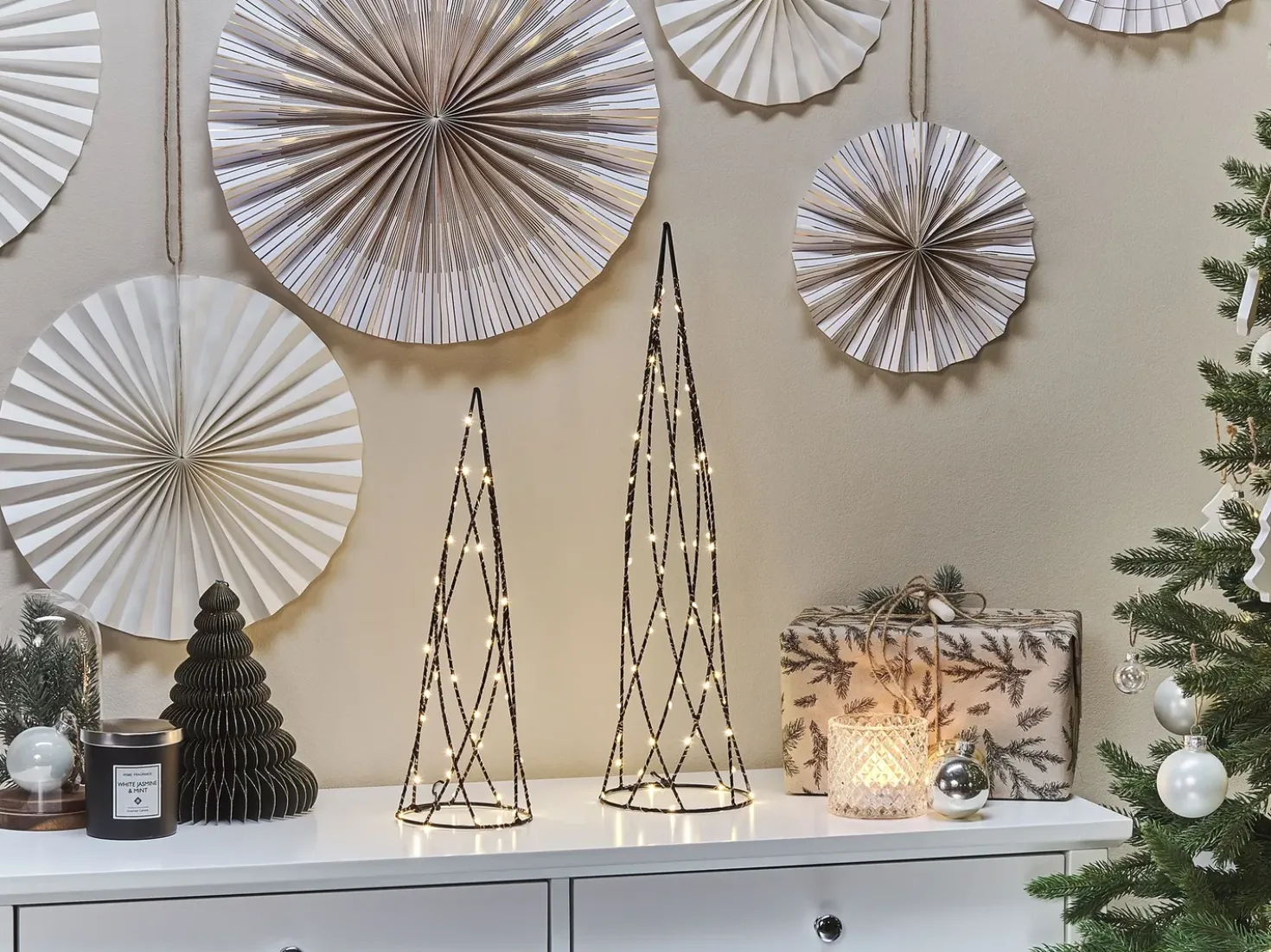 Set di 2 decorazioni natalizie LED NEIDEN Albero di Natale 52/38 cm Argento