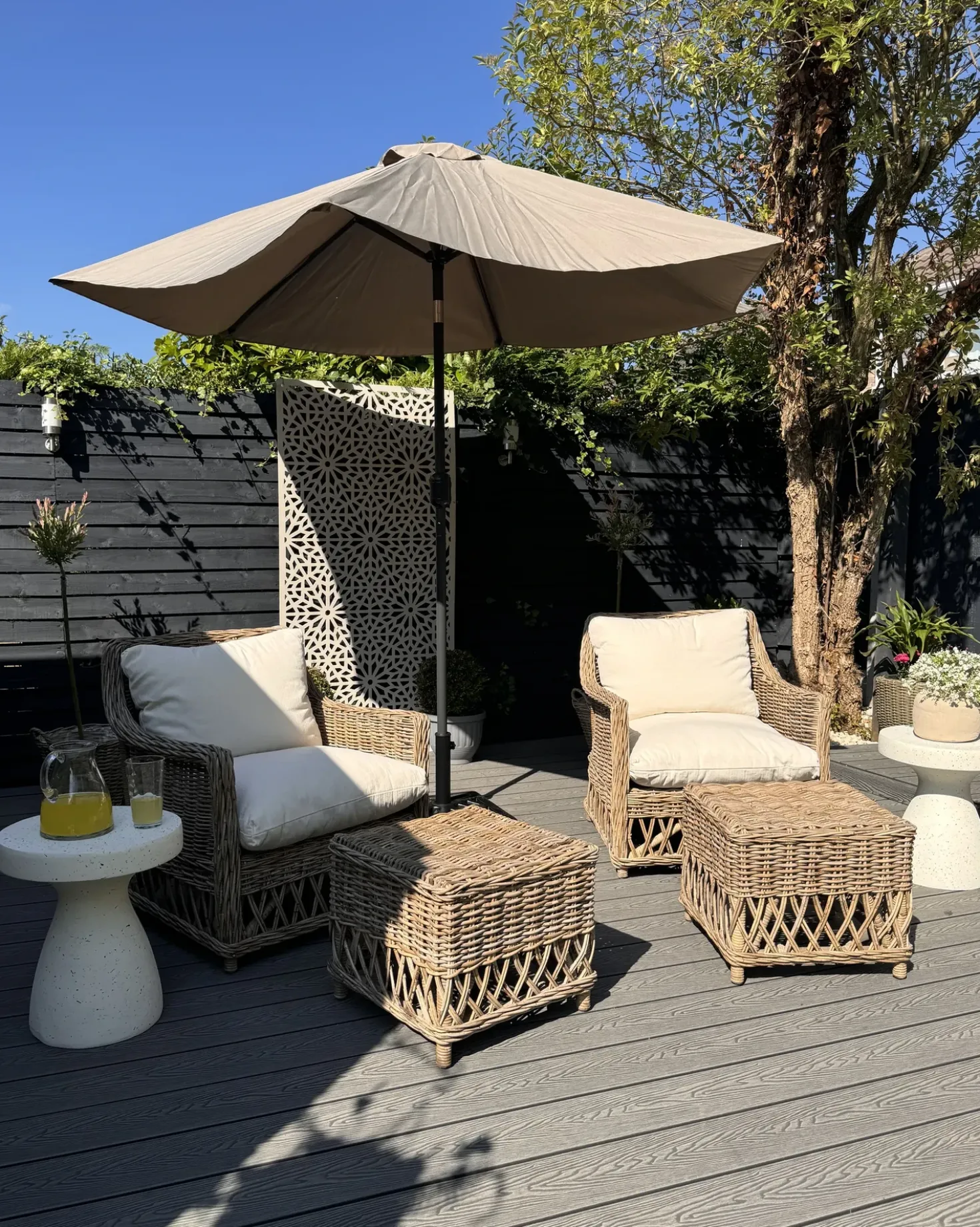 Set di 2 poltrone da giardino con cuscini RIBOLLA con poggiapiedi Rattan Naturale
