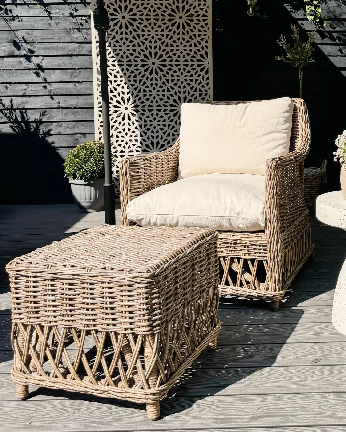 Set di 2 poltrone da giardino con cuscini RIBOLLA con poggiapiedi Rattan Naturale