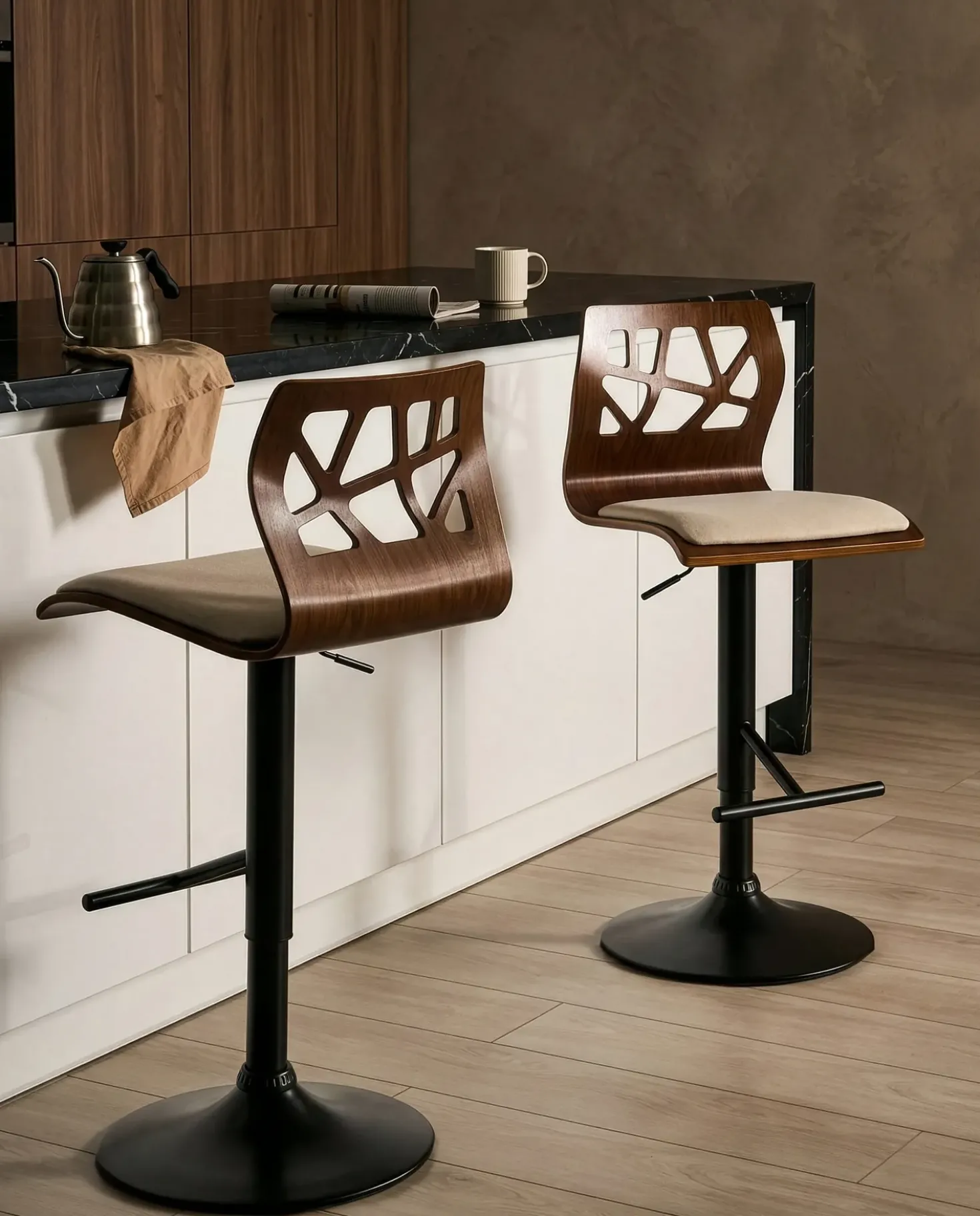 Set di 2 sedie alte PETERSBURG Pelle sintetica Beige/Nero