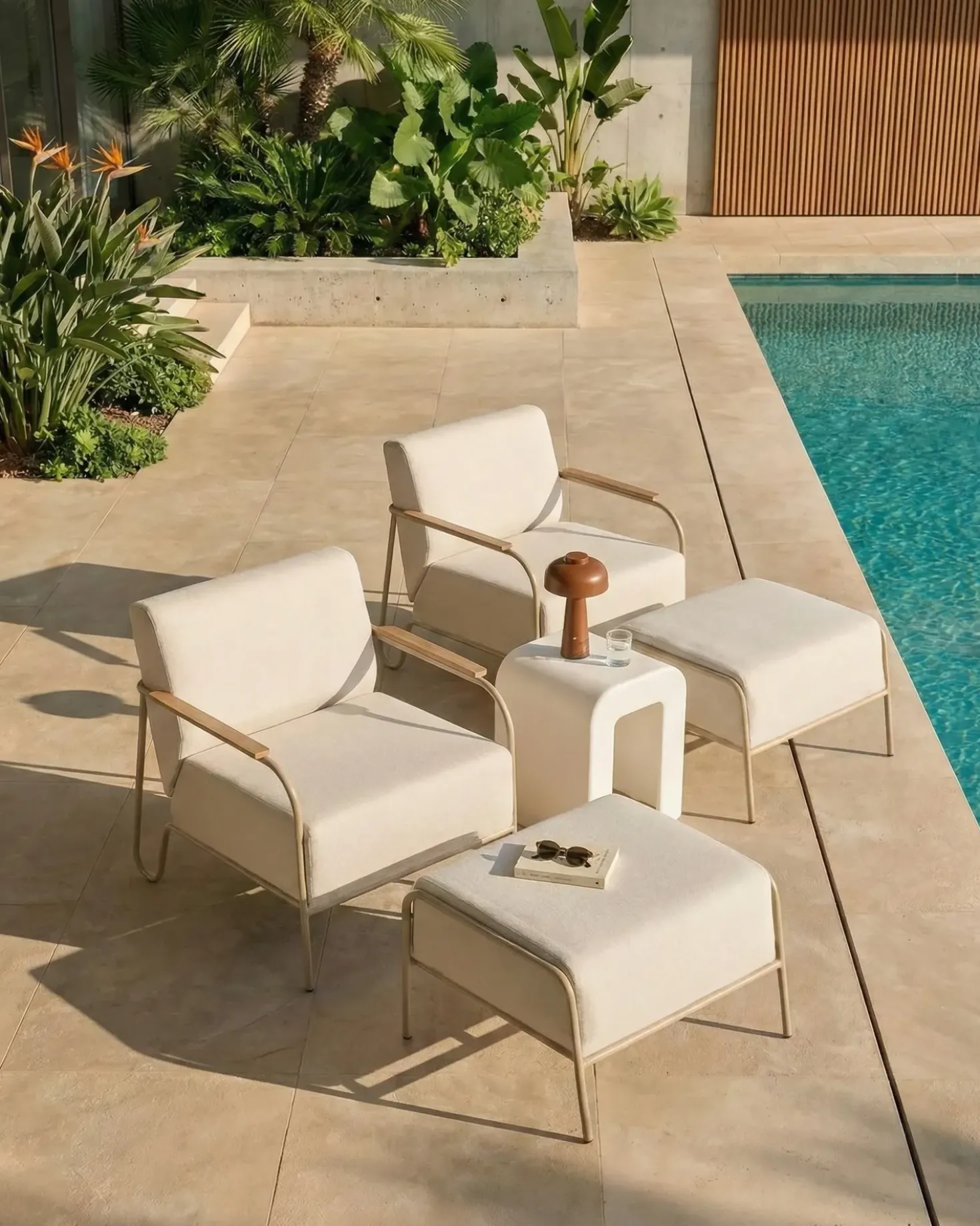 Set di 2 sedie da giardino NIMIS con ottomana Beige chiaro