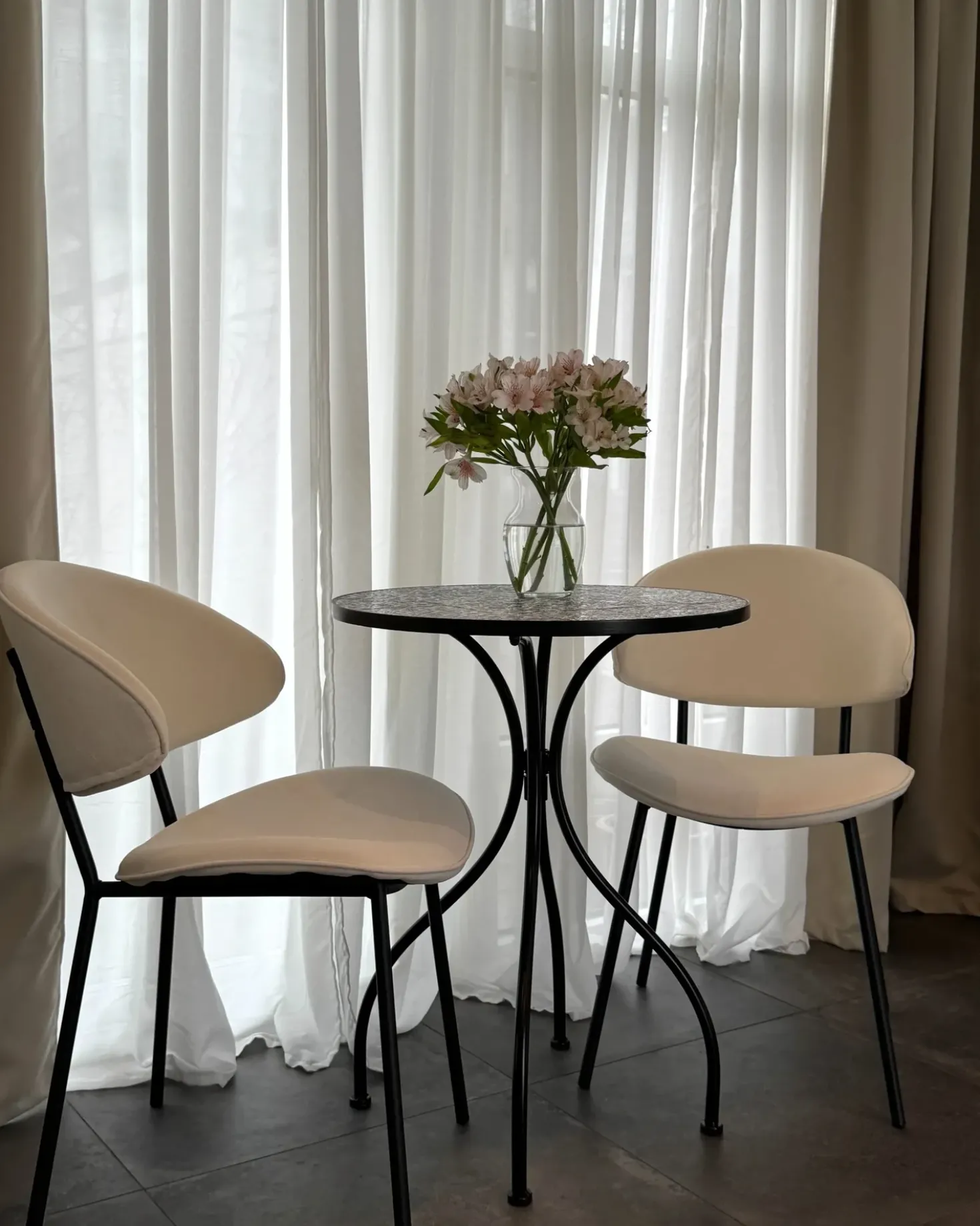 Set di 2 sedie da pranzo KIANA Tessuto Beige chiaro