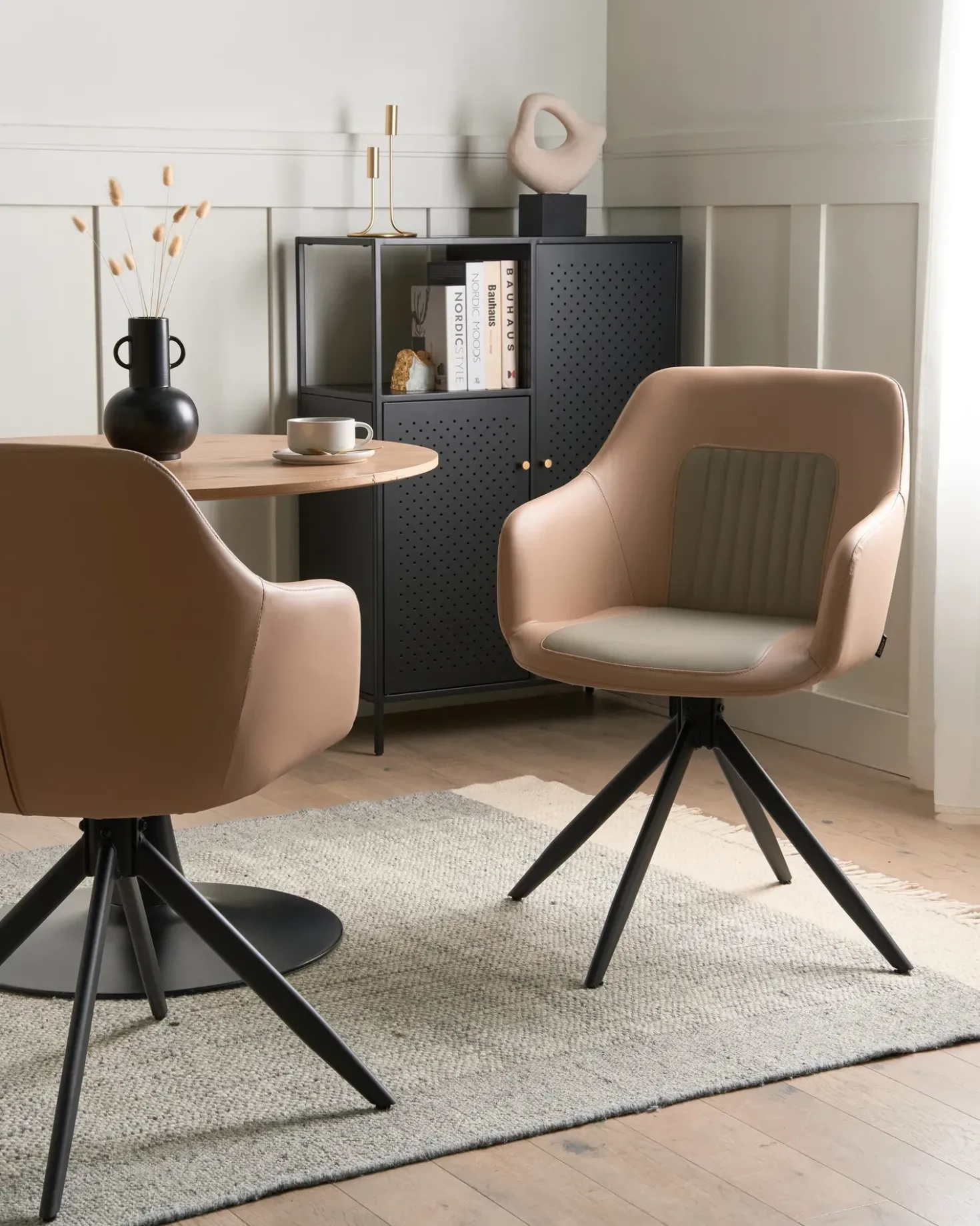 Set di 2 sedie da pranzo LIKELY Pelle sintetica Beige sabbia
