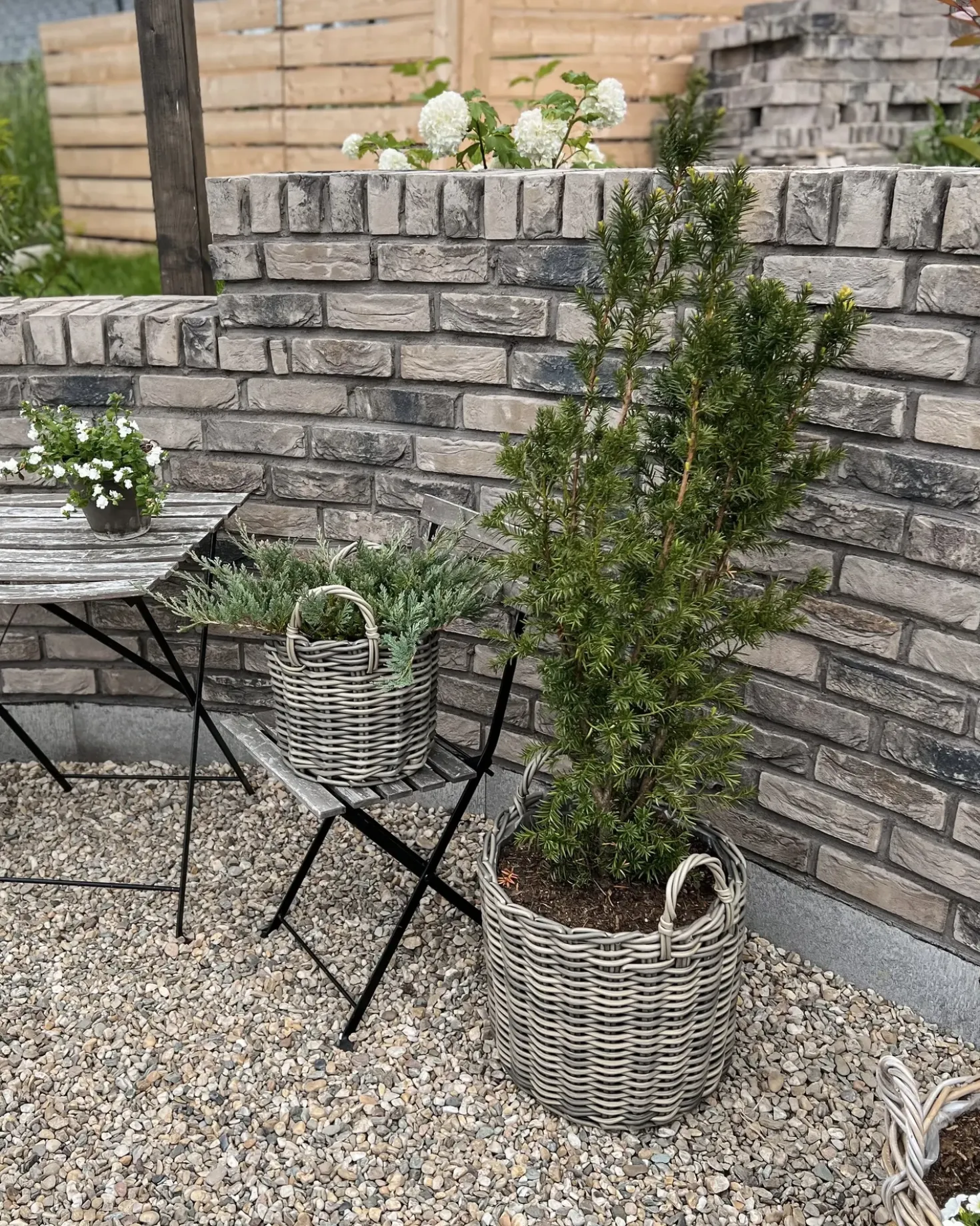Set di 3 vasi da fiori in vimini NIKITI Rattan sintetico (PE) 29/35/40 cm Tortora