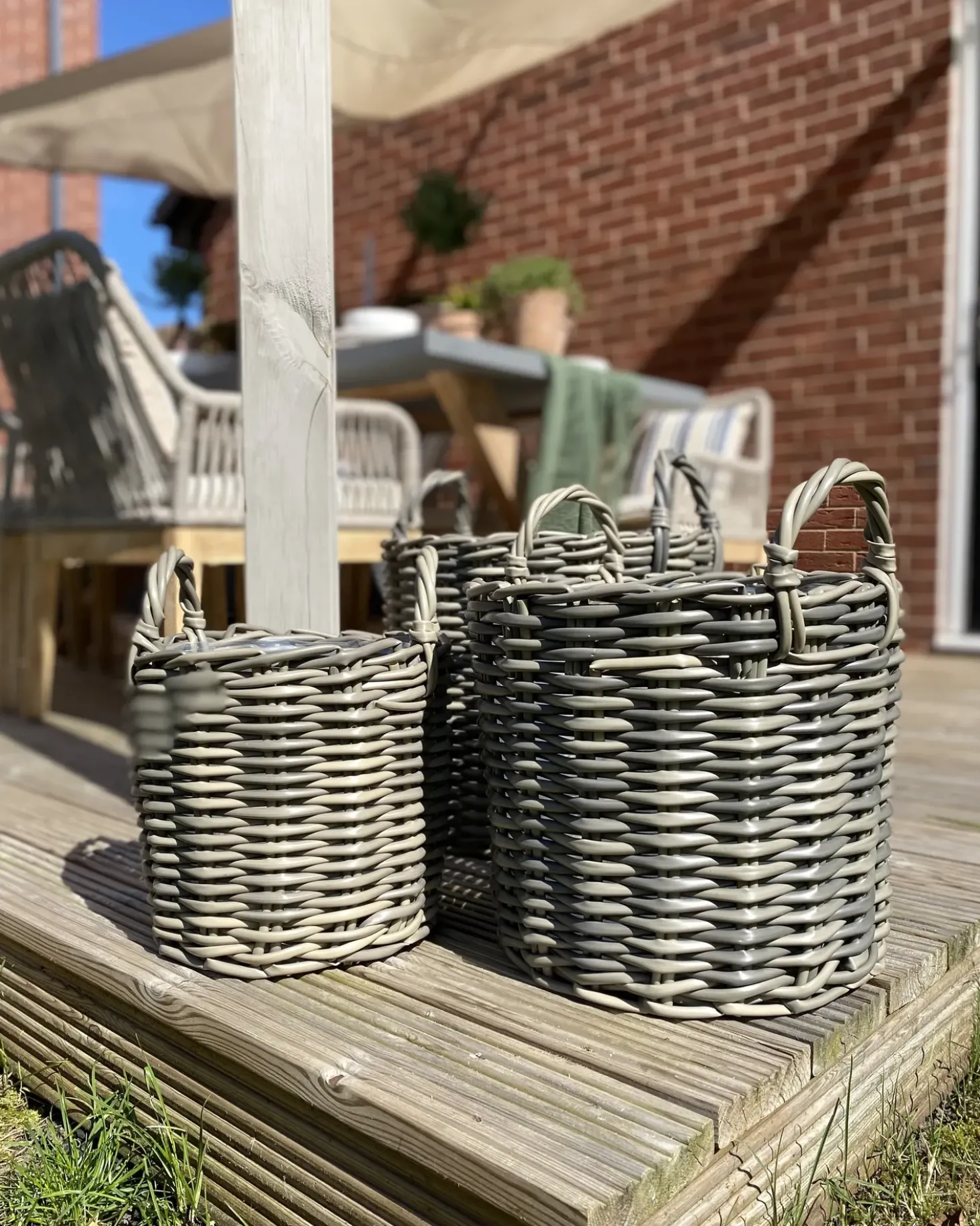 Set di 3 vasi da fiori in vimini NIKITI Rattan sintetico (PE) 29/35/40 cm Tortora