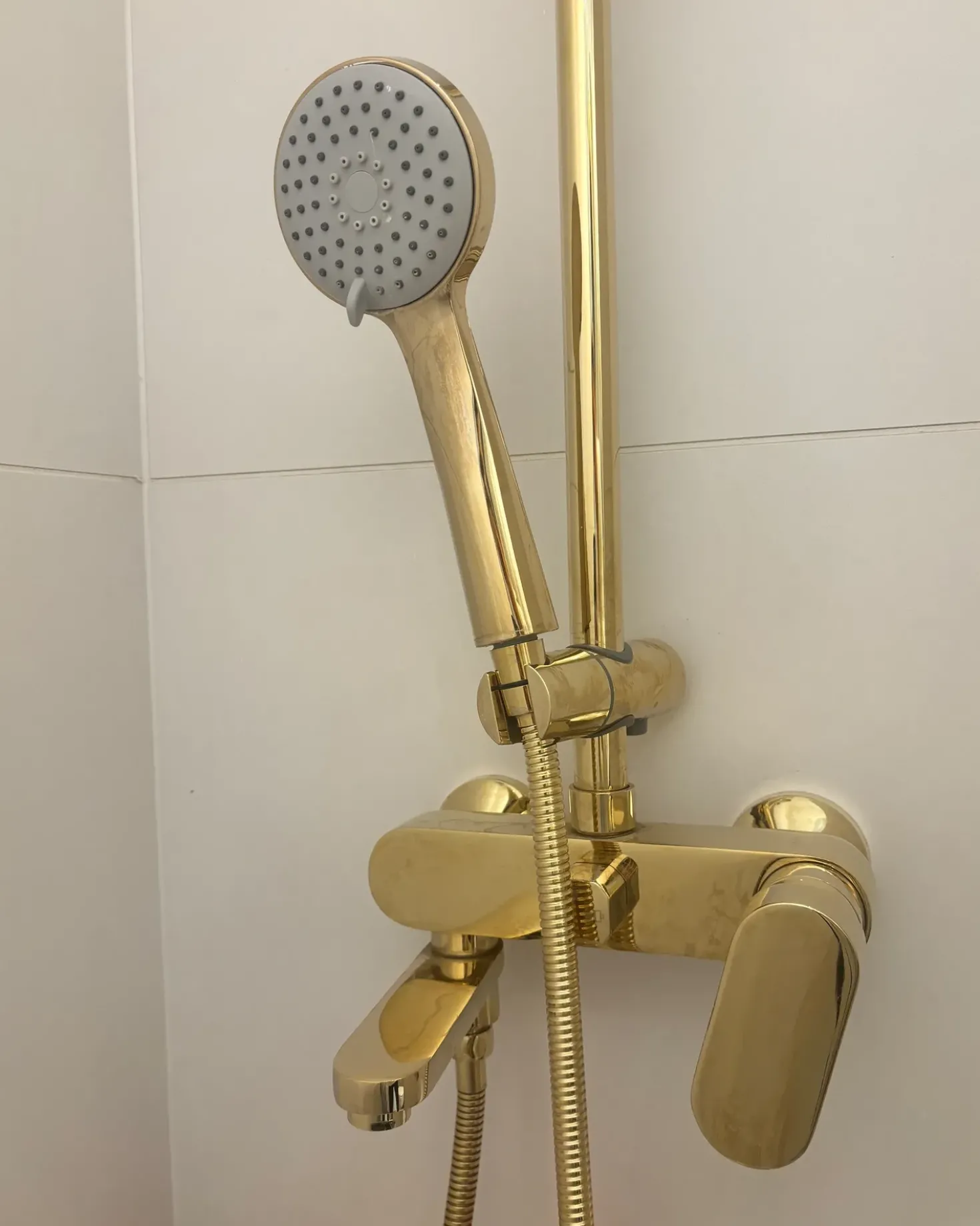Set doccia con miscelatore e soffione a pioggia GURARA Oro