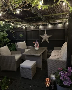 Set salotto da giardino con tavolo e pouf 5 posti FONTI con cuscini Rattan sintetico (PE) Tortora