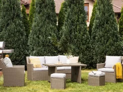 Set salotto da giardino con tavolo e pouf 5 posti FONTI con cuscini Rattan sintetico (PE) Tortora