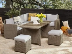 Set salotto da giardino con tavolo e pouf 5 posti BARDI con cuscini Rattan sintetico (PE) Tortora