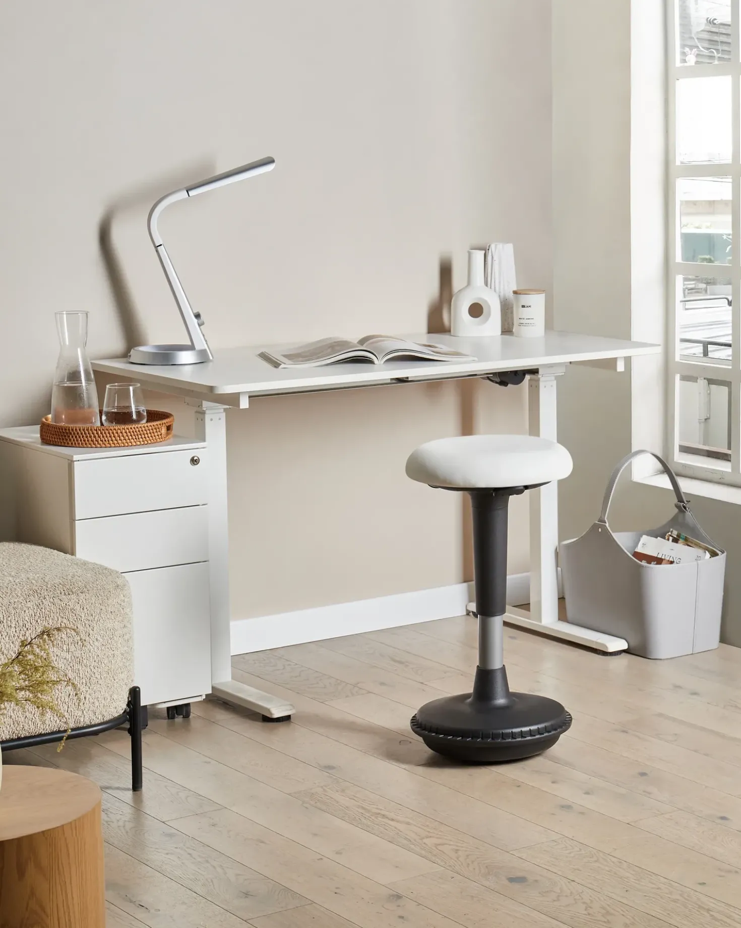 Sgabello ergonomico oscillante ESTELL Pelle sintetica Bianco