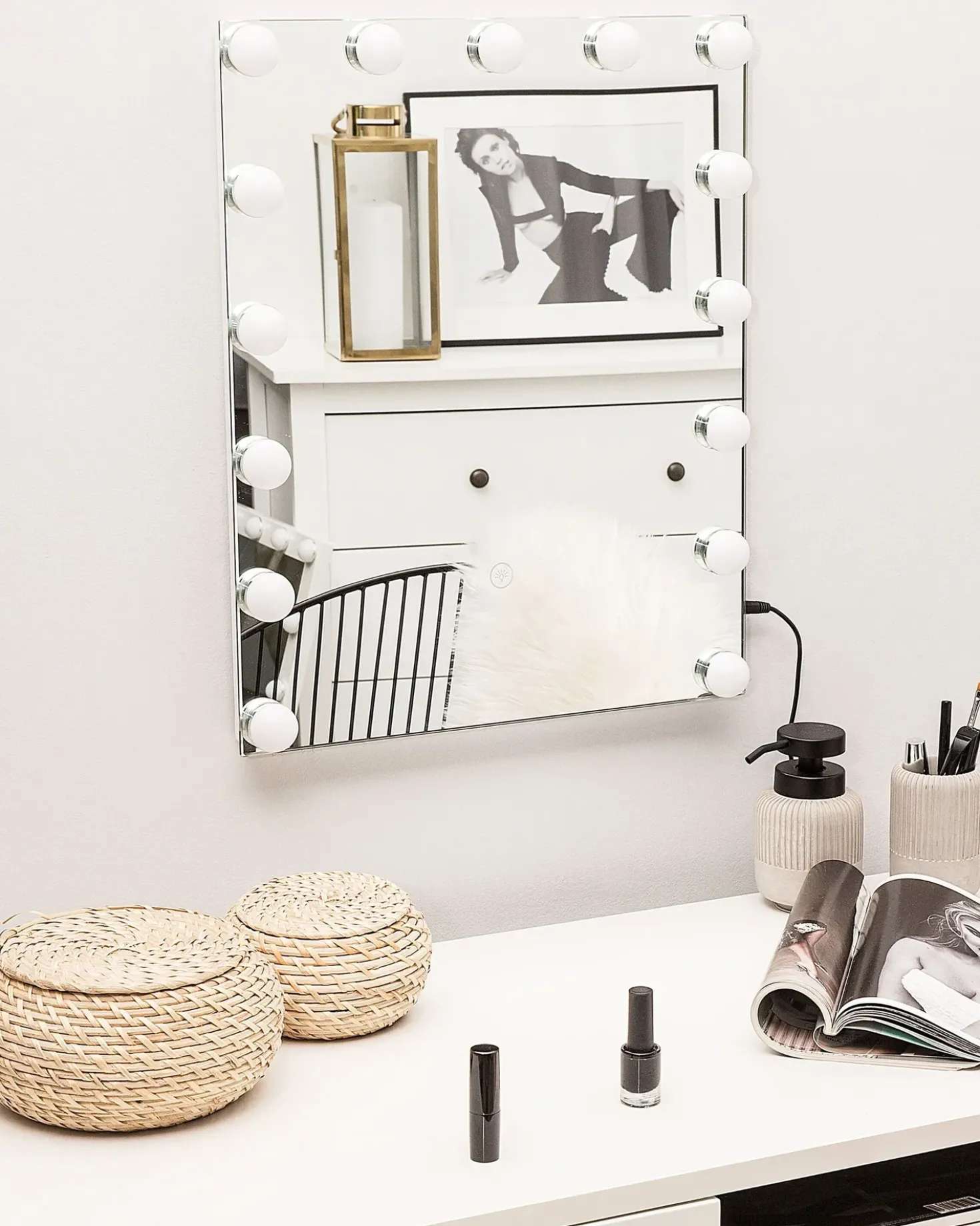 Specchio da bagno con luce LED LUCENAY 40 cm 50 cm Argento