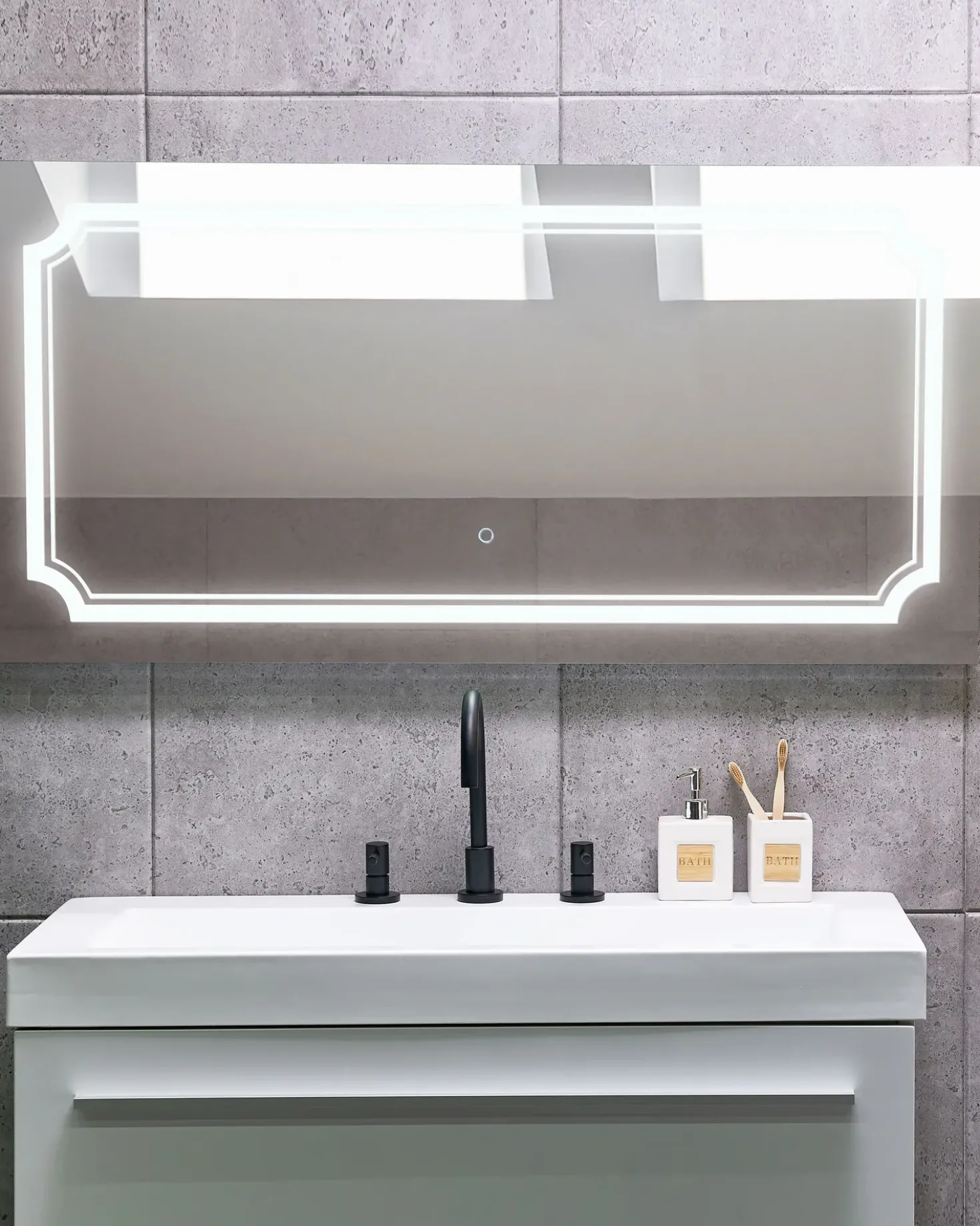 Specchio da bagno con luce LED ARROMACHNES 120 cm 60 cm Argento