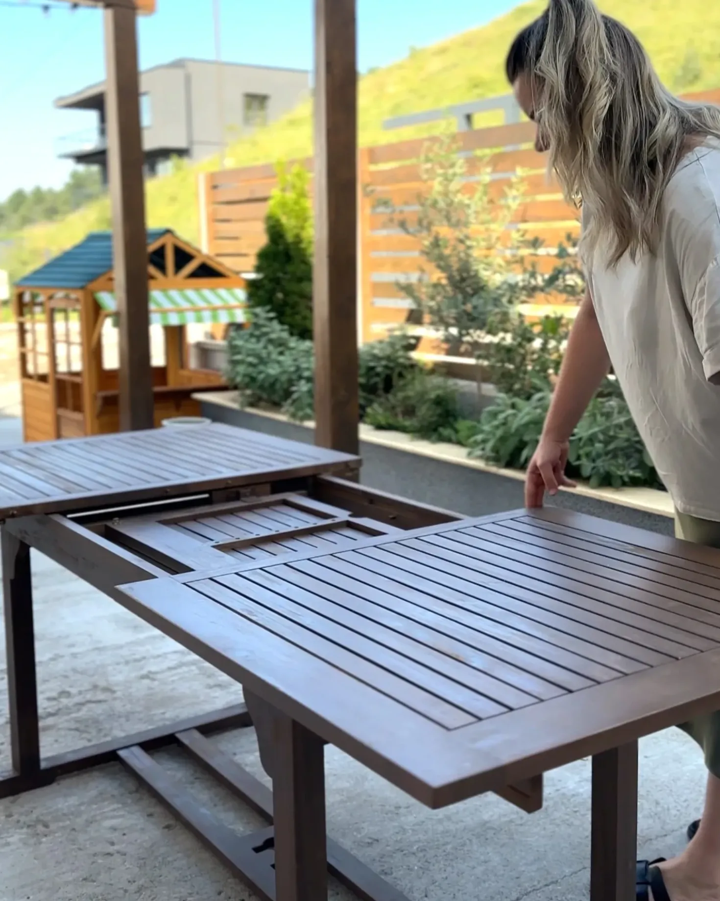 Tavolo da pranzo allungabile da giardino AMANTEA 160/220 cm 90 cm Legno d'acacia Marrone scuro