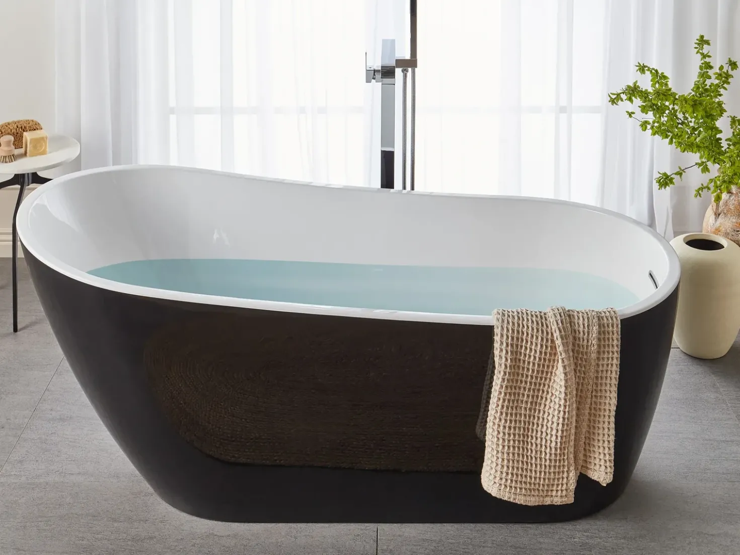 Vasca da bagno freestanding SOLARTE 170 x 78 cm Nero/Bianco