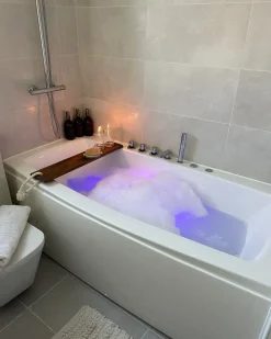 Vasca idromassaggio angolare con LED MOOR 173 x 81 cm Bianco