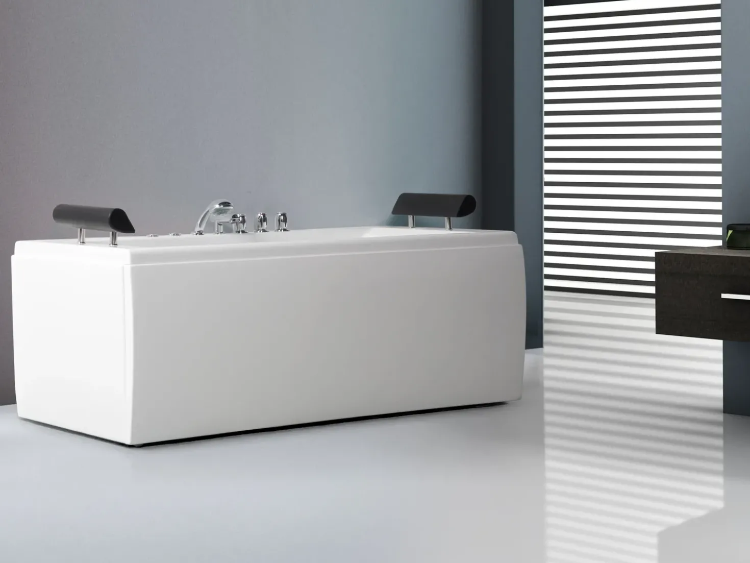 Vasca idromassaggio angolare con LED MONTEGO 172 x 83 cm Bianco
